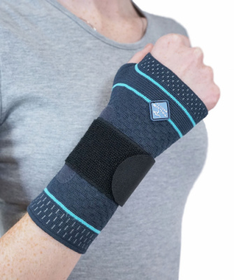 Бандаж ЛЗ-723 на лучезапястный сустав с ребром жесткости Ортоник